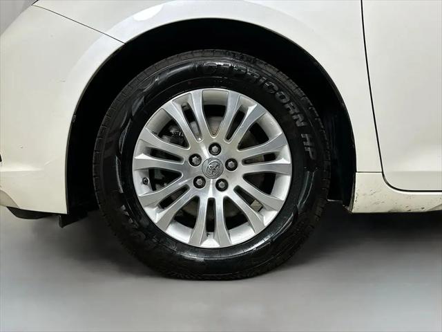 2017 Toyota Sienna XLE 8 Passenger