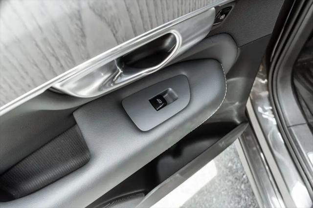 2024 Volvo XC90 B6 Ultimate Bright Theme 7-Seater