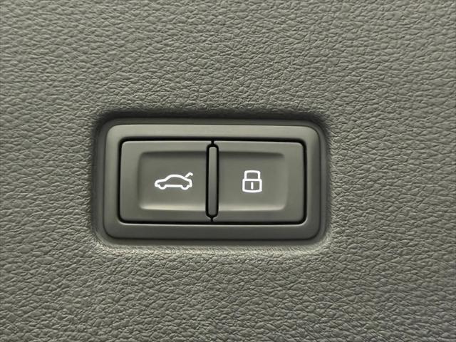 2023 Audi Q8 Premium 55 TFSI quattro Tiptronic