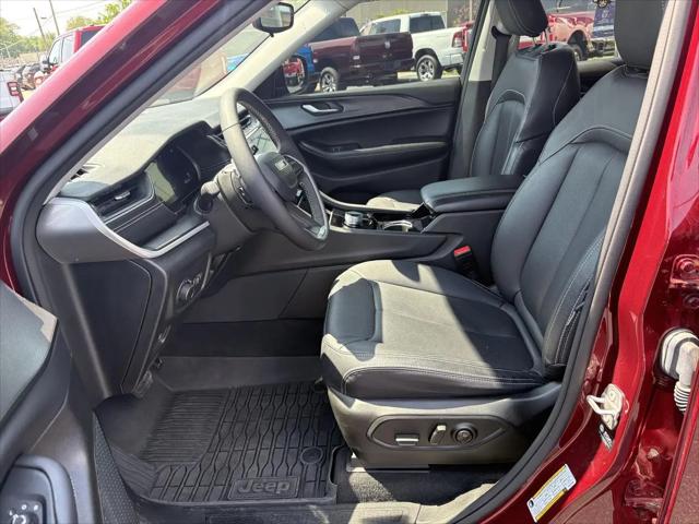 2023 Jeep Grand Cherokee L Laredo 4x4