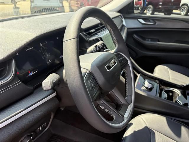2023 Jeep Grand Cherokee L Laredo 4x4