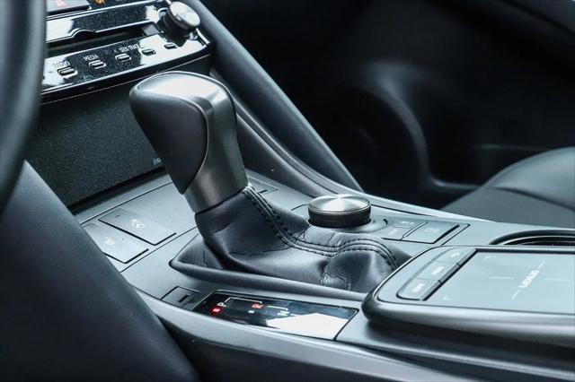 2025 Lexus IS 300 F SPORT Design
