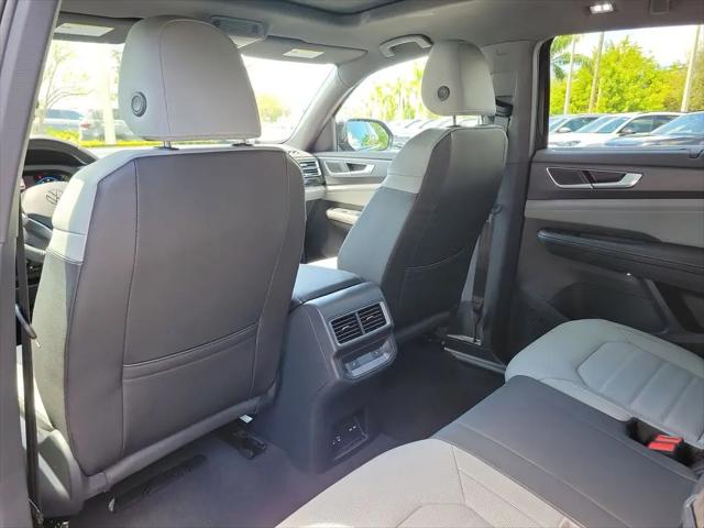 2026 Volkswagen Atlas Cross Sport SEL R-Line Black