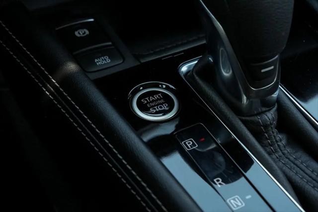 2023 Nissan Kicks SR Xtronic CVT