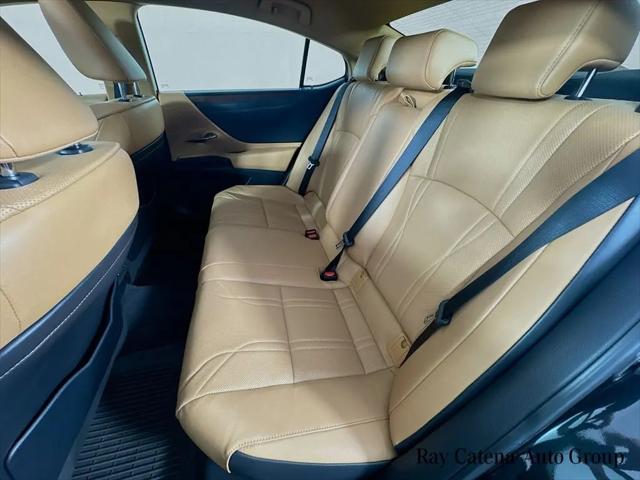 2024 Lexus ES 300h Luxury