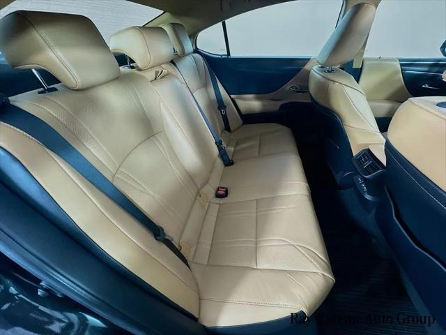 2024 Lexus ES 300h Luxury