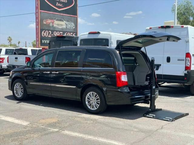 2015 Chrysler Town & Country Touring-L