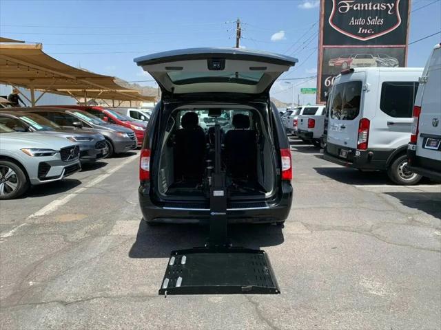 2015 Chrysler Town & Country Touring-L