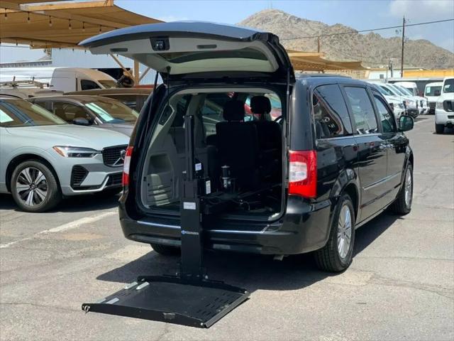 2015 Chrysler Town & Country Touring-L