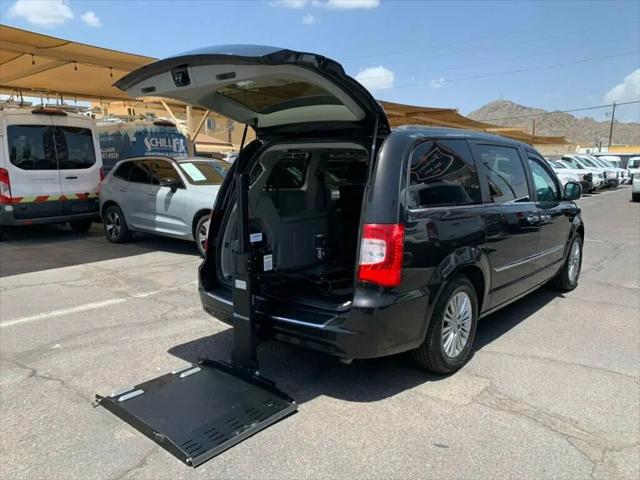 2015 Chrysler Town & Country Touring-L