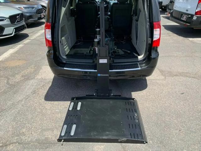 2015 Chrysler Town & Country Touring-L