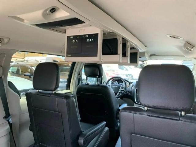 2015 Chrysler Town & Country Touring-L