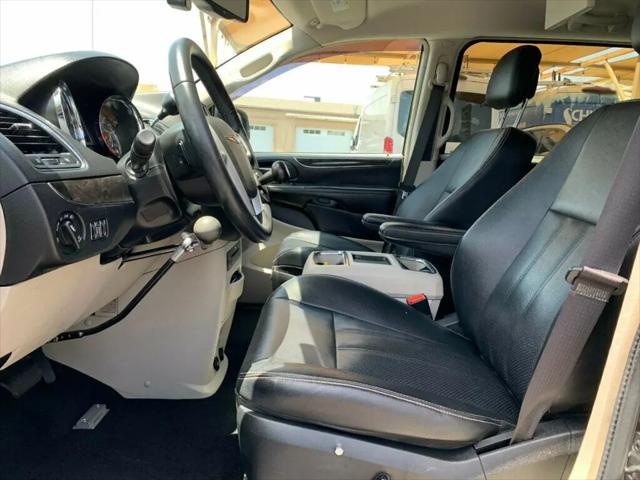 2015 Chrysler Town & Country Touring-L