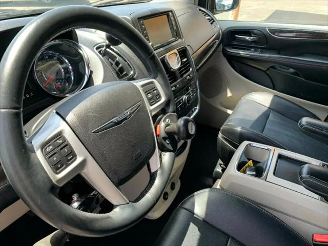 2015 Chrysler Town & Country Touring-L