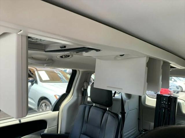 2015 Chrysler Town & Country Touring-L