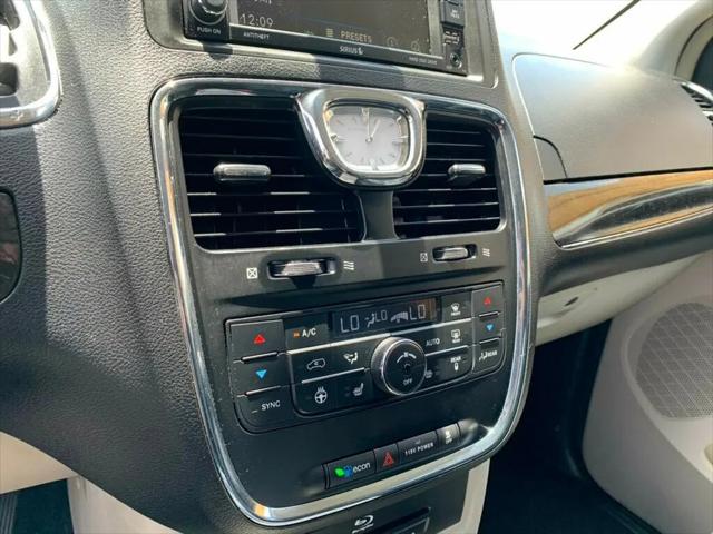 2015 Chrysler Town & Country Touring-L