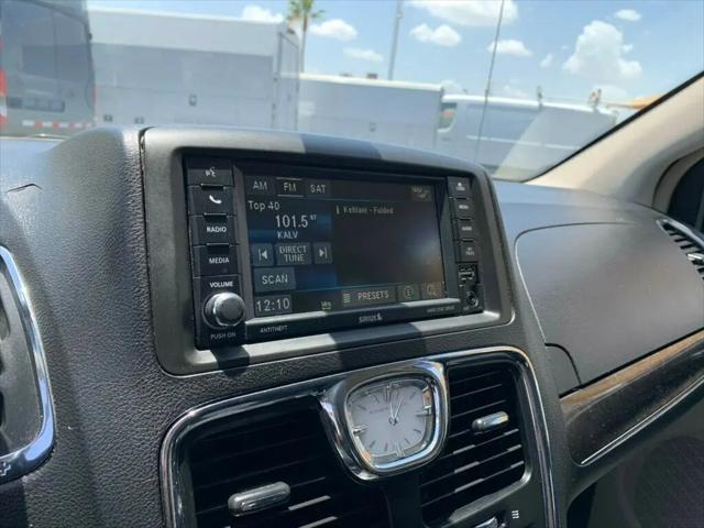 2015 Chrysler Town & Country Touring-L