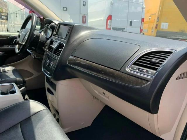 2015 Chrysler Town & Country Touring-L