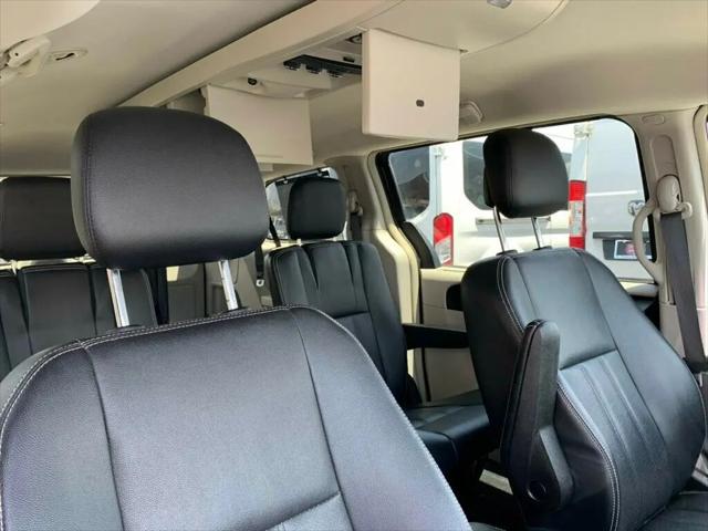 2015 Chrysler Town & Country Touring-L