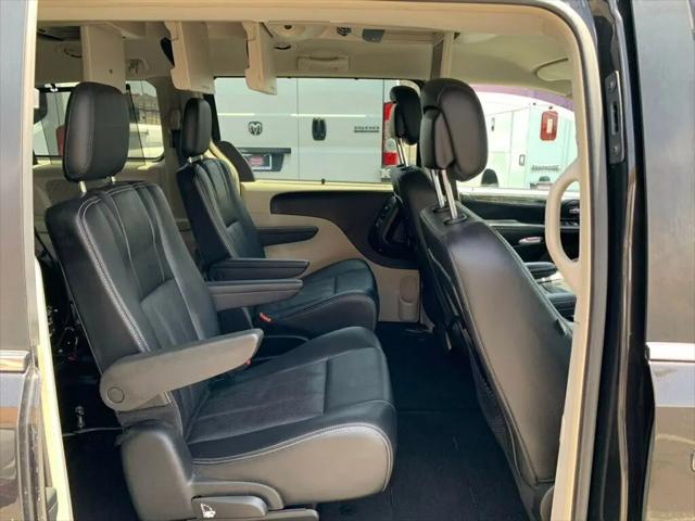 2015 Chrysler Town & Country Touring-L
