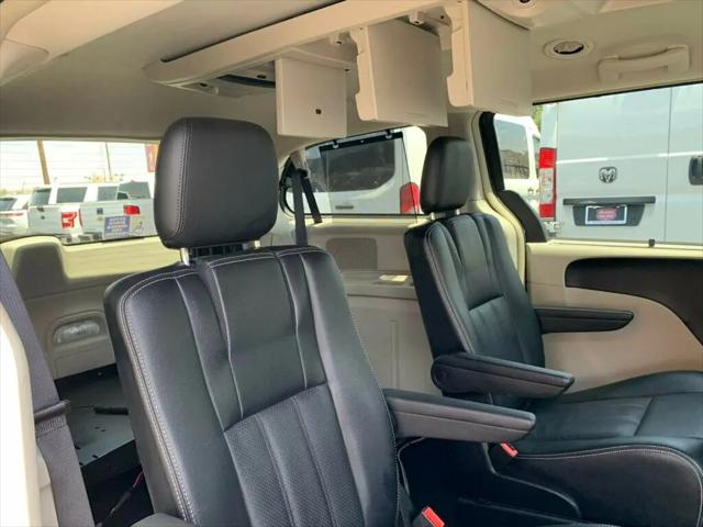 2015 Chrysler Town & Country Touring-L