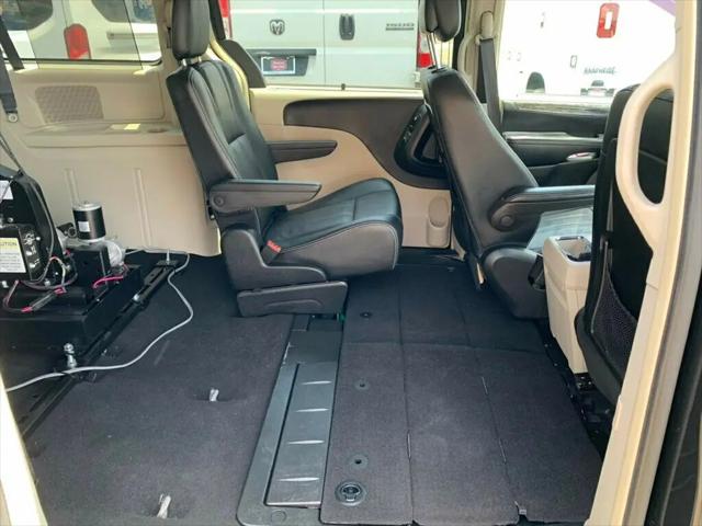 2015 Chrysler Town & Country Touring-L