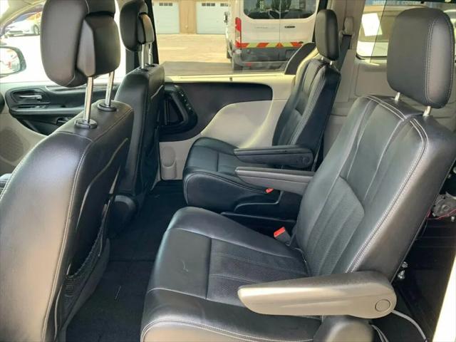 2015 Chrysler Town & Country Touring-L