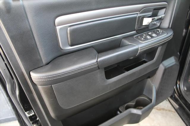 2024 Ram 1500 Classic Warlock Crew Cab 4x4 5'7" Box
