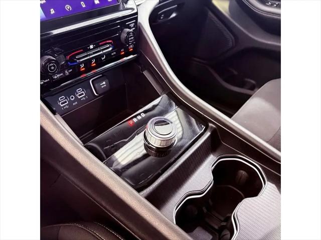 2023 Jeep Grand Cherokee L Laredo 4x2
