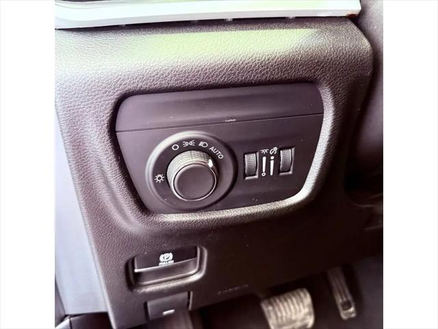 2023 Jeep Grand Cherokee L Laredo 4x2