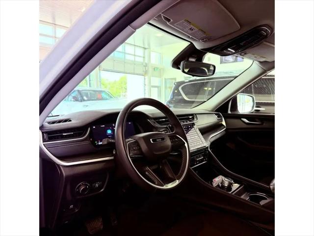 2023 Jeep Grand Cherokee L Laredo 4x2