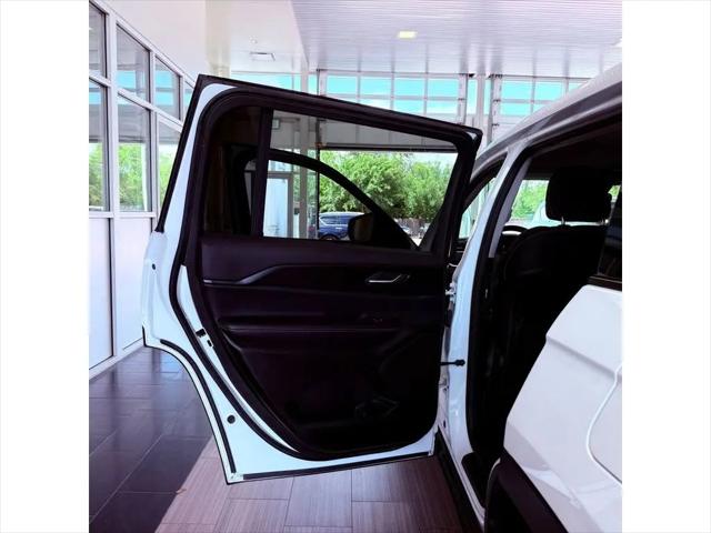 2023 Jeep Grand Cherokee L Laredo 4x2