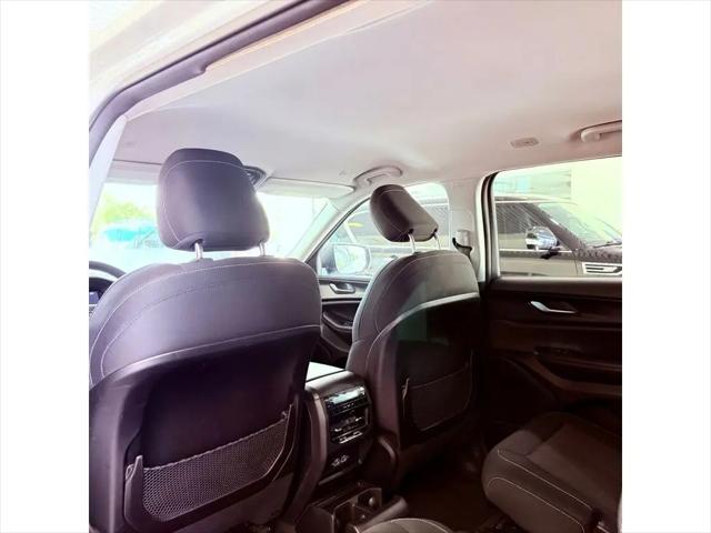 2023 Jeep Grand Cherokee L Laredo 4x2