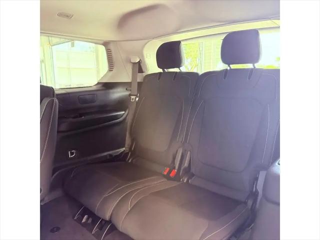 2023 Jeep Grand Cherokee L Laredo 4x2