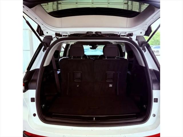 2023 Jeep Grand Cherokee L Laredo 4x2