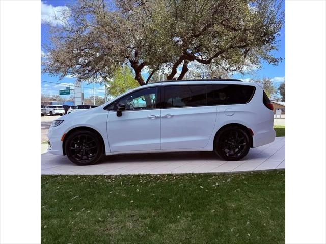 2025 Chrysler Pacifica Limited