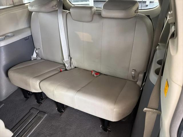 2011 Toyota Sienna XLE V6