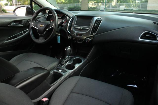 2017 Chevrolet Cruze LT Auto