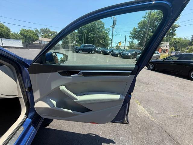 2017 Volkswagen Passat 1.8T SEL Premium
