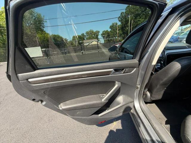 2017 Volkswagen Passat 1.8T SE