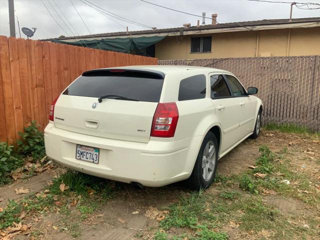 2005 Dodge Magnum SE