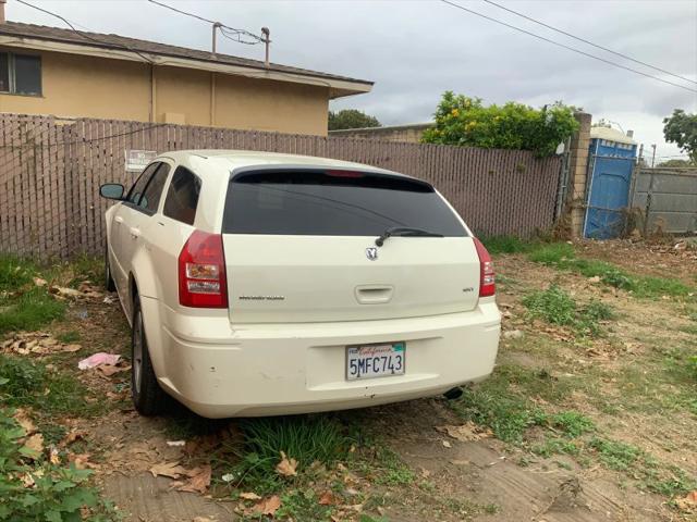 2005 Dodge Magnum SE