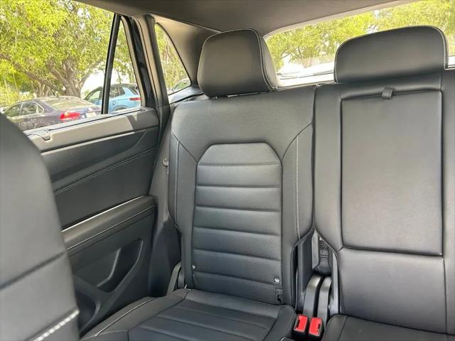 2026 Volkswagen Atlas Cross Sport SEL R-Line Black
