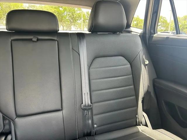 2026 Volkswagen Atlas Cross Sport SEL R-Line Black