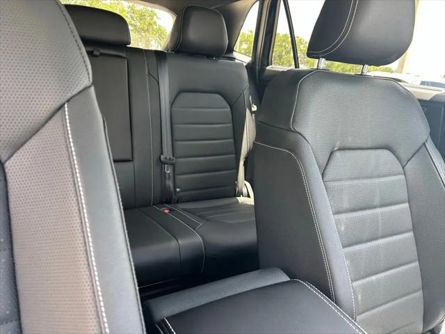 2026 Volkswagen Atlas Cross Sport SEL R-Line Black