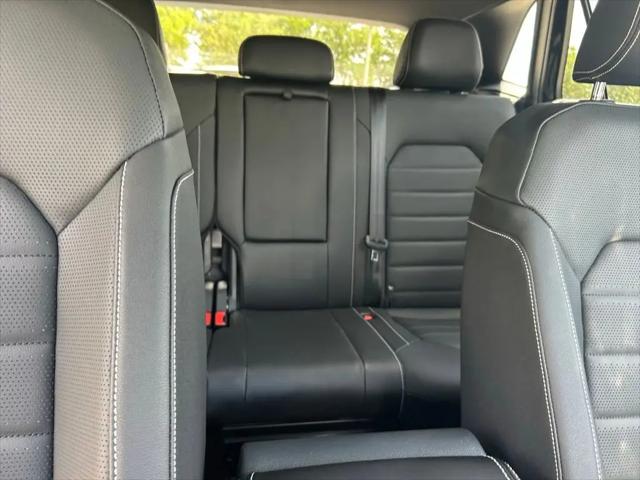 2026 Volkswagen Atlas Cross Sport SEL R-Line Black