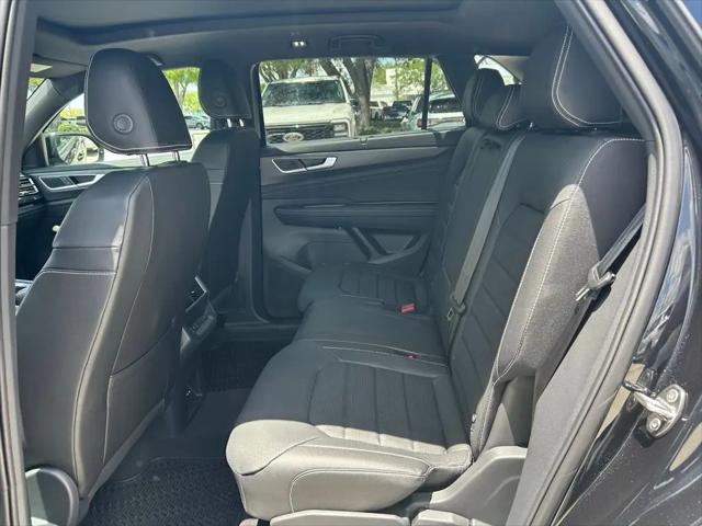 2026 Volkswagen Atlas Cross Sport SEL R-Line Black