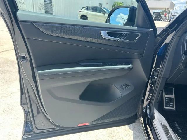 2026 Volkswagen Atlas Cross Sport SEL R-Line Black
