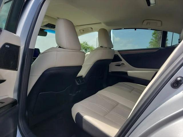 2024 Lexus ES 300h Ultra Luxury
