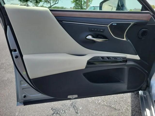 2024 Lexus ES 300h Ultra Luxury